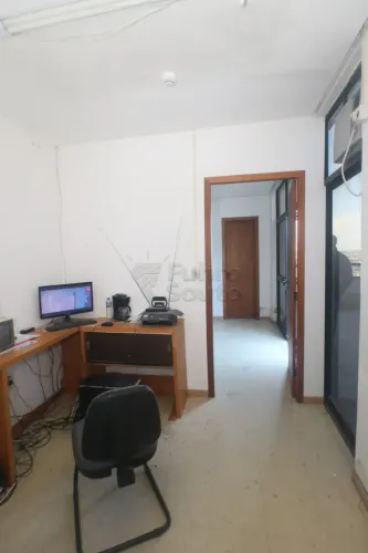 Sala Comercial no Centro Empresarial Albert Einstein - Localização Estratégica no Centro