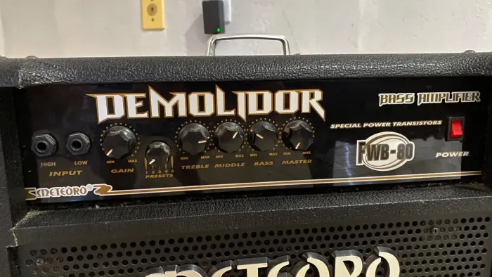 AMPLIFICADOR METEORO DEMOLIDOR FwB-80