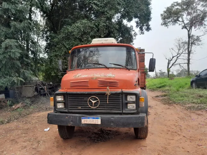 Caminhão Mercedes