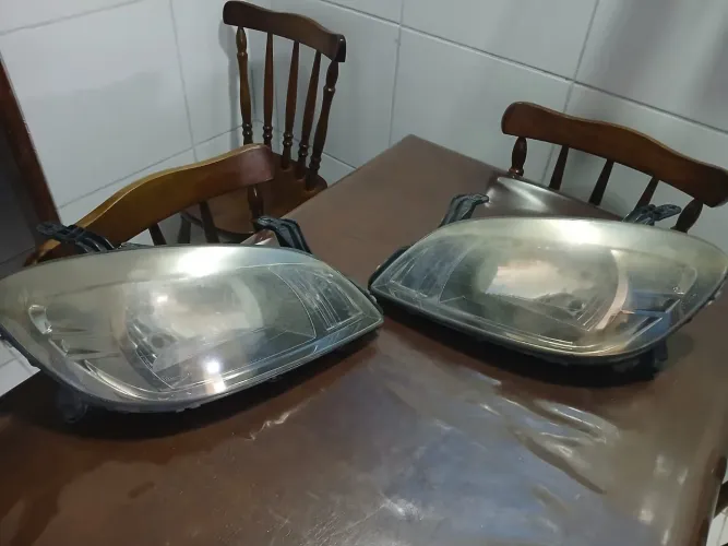 Vendo par de farois originais para celta
