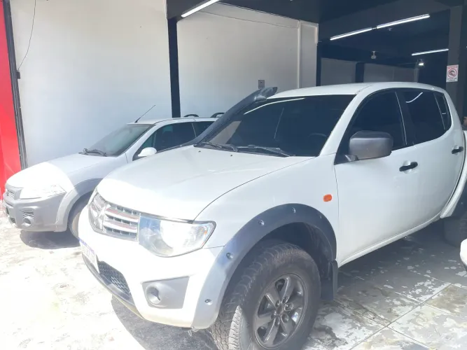 Mitsubishi L200 Triton GLS 3.2 CD TB Int.diesel MEC 2013