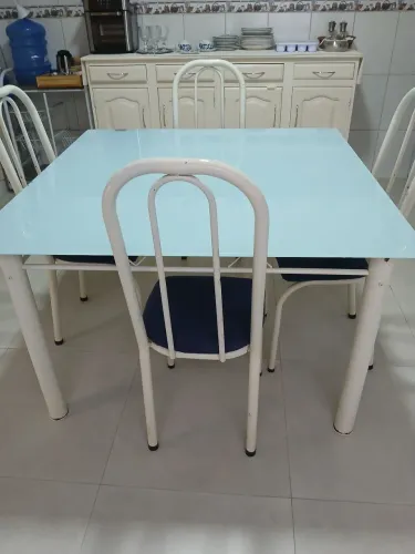 Mesa Tubolar com tampa de vidro
