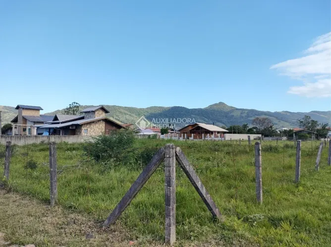 Terreno à venda em Paulo Lopes - vista linda para os morros!