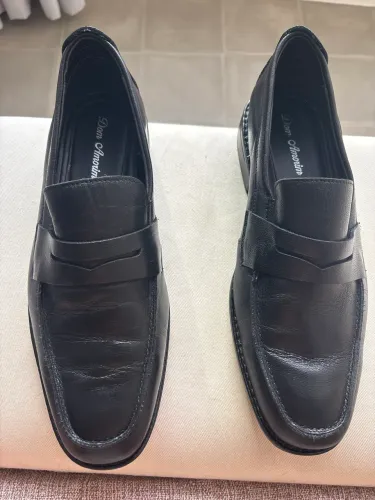 Sapato de couro com solado costurado e solado intacto Dom Amorim