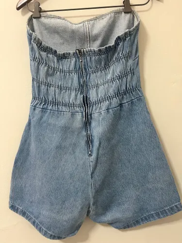 Macacão femenino em jeans tomara q caia, veste 38