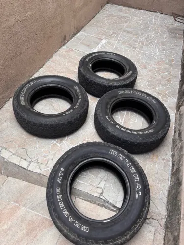 215/75 R15 - PNEU AT