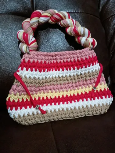 Bolsa artesanal.