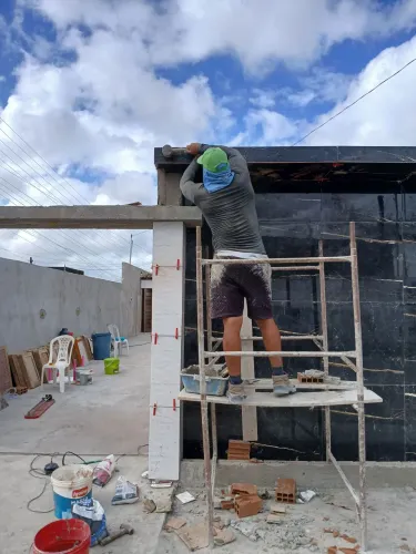 Pedreiro disponível 