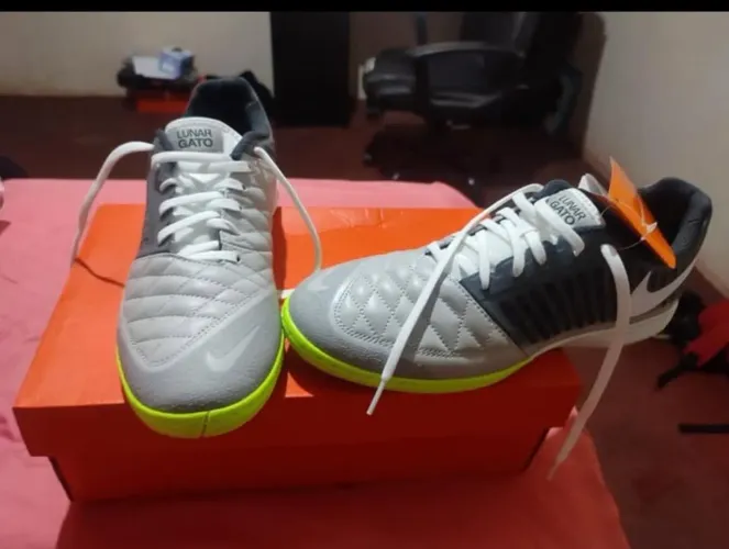 Chuteira lunar gato futsal TAM 41 nova!! Original!!!