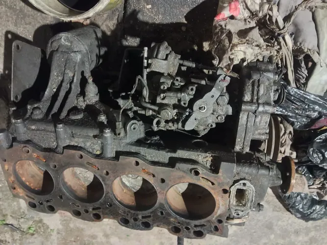 Vendo so liga 4 mil motor de besta gs 200 so faser os casquilho  motor completo 