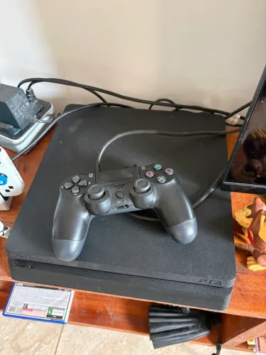 PlayStation 4 slim 1tb 2 controles