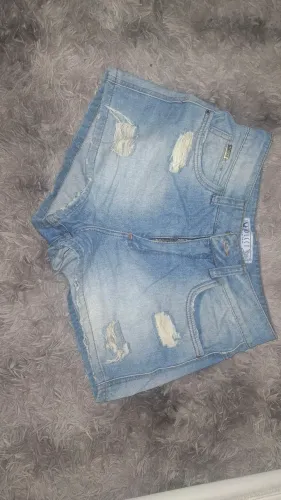 Bazar de shorts da colcci seminovo, saia da Dymi e calca da labellamafia 