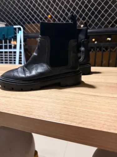 Bota Arezzo Preta em Couro Original