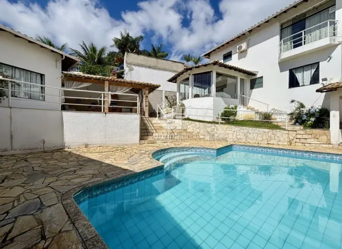 Viva o Melhor do Alto dos Pinheiros: Casa Espaçosa com Área de Lazer Incrível