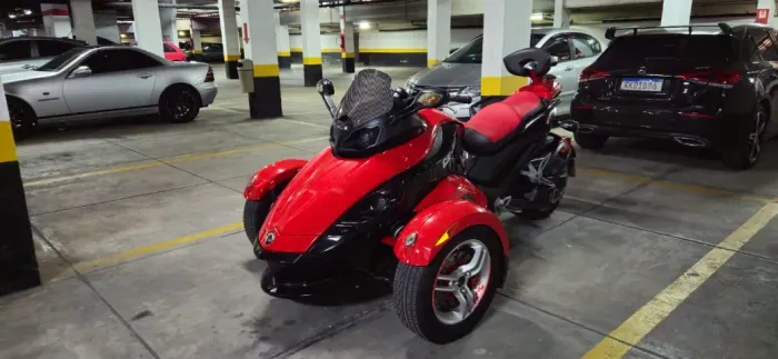 Triciclo spyder,  funciona tudo, com   manual,  chave reserva,  revisões em dia,  