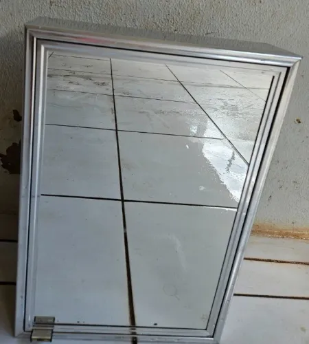 Armário com espelho para banheiro 33x47x10