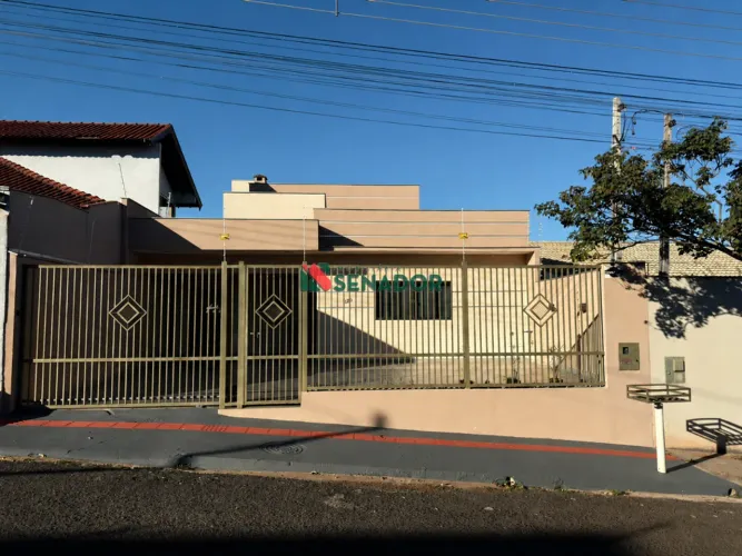 Casa à venda em Londrina, Jardim Planalto, com 3 quartos, com 142 m²