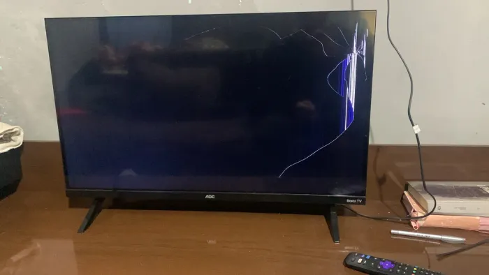 Tv AOC 32 polegadas ( com q tela quebrada)