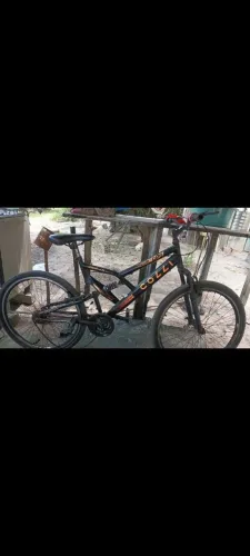 VENDO BICICLETA POUCO USADA COM DOIS PNEUS NOVOS