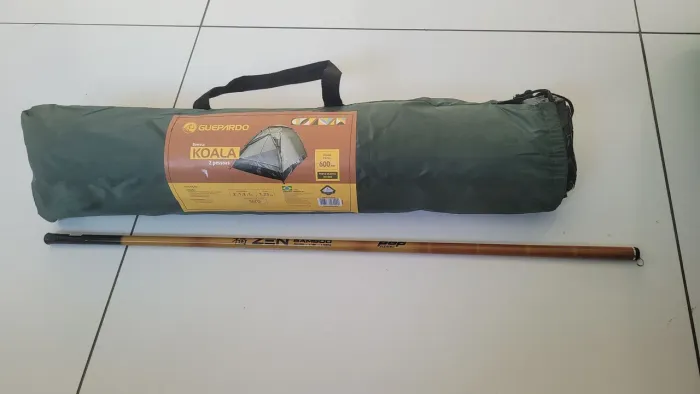 Vendo barraca de camping 2 lugares e vara de pescar telescópica 2,70 metros, nunca usadas.