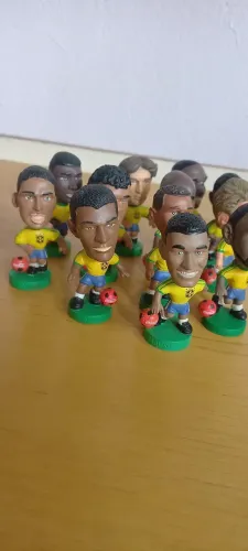 Atenção colecionadores. Miniaturas Seleção da copa 1998.