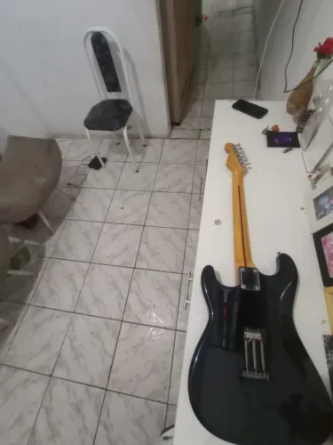 Guitarra strato fender
