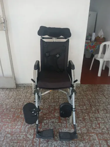 Vendo cadeira de rodas.