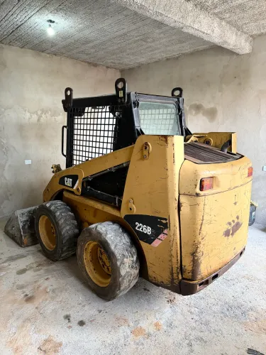 Bobcat - Mini carregadeira - mini escavadeira - Caterpillar 