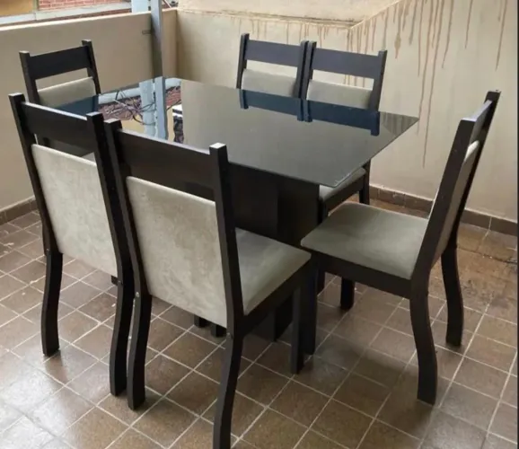 Mesa com 6 cadeiras