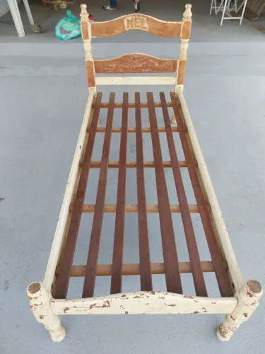 Estrado de madeira para cama de solteiro