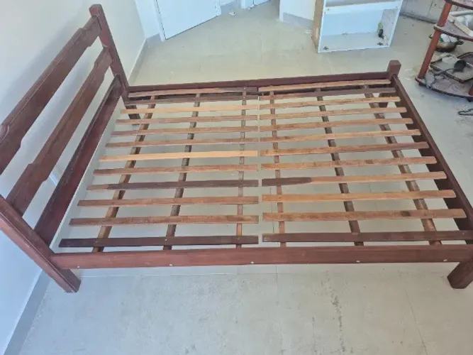CAMA DE CASAL DE MADEIRA DE LEI COM OU SEM COLCHAO