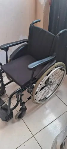 Cadeira de Rodas Jaguaribe - Dobrável e Semi-nova - Ótimo Estado!