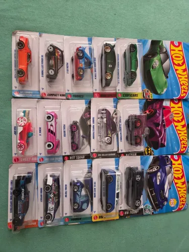 Carrinhos hot wheels, valor unitário 22,00