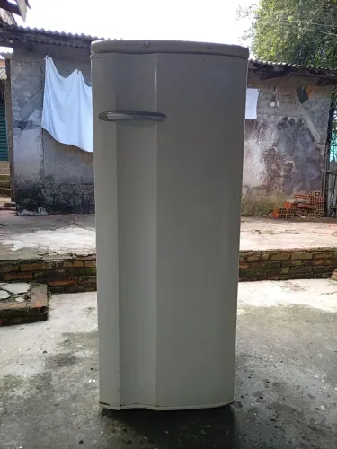 Geladeira Eletrolux 260 litros funcionando perfeitamente 