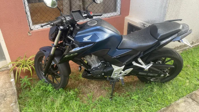 Vendo cb300 único dono apenas 9700 km , moto muito nova 