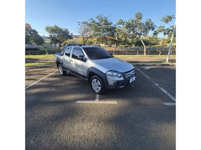 Fiat Strada Adv. Ext. 1.8 Locker Dual.flex CE 2011