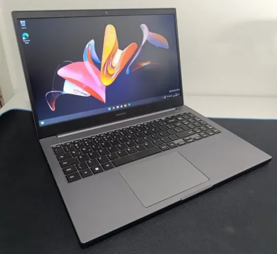 Notebook Samsung Core 11ªger 8 gb ssd m2 conservado, nota, maleta, fonte original bat. boa