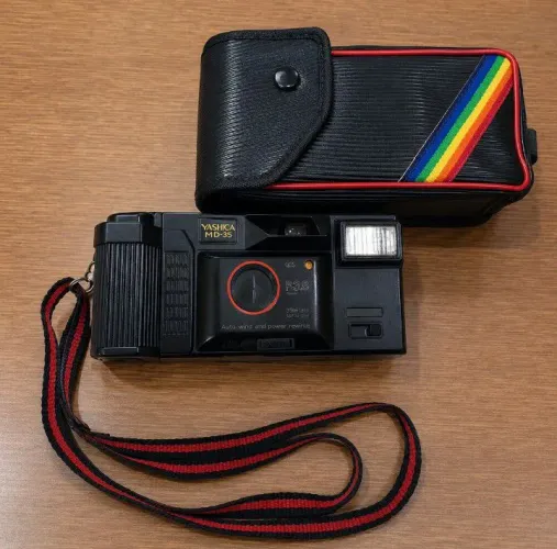 Câmera vintage Yashica/ Modelo MD-35