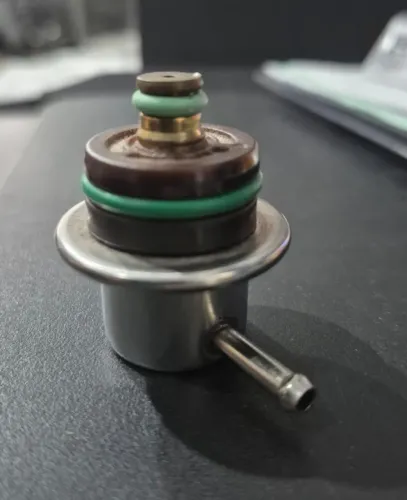 Regulador de pressão de Combustível Vw Jetta Golf Passat Bar 3.3 cod. 037133035C 