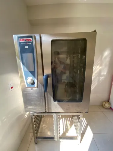 Forno Rational SCC WE 101 - 10 GN - Elétrico 220V - Seminovo / Pouquíssimo Uso