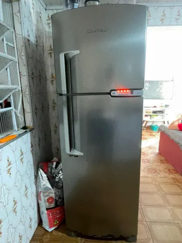 Geladeira BRASTEMP com defeito (não está gelando)