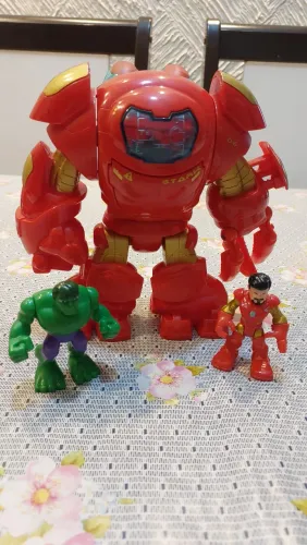 Imaginext Hulkbuster  + hulk + Homem de ferro conjunto original. R$210.00.