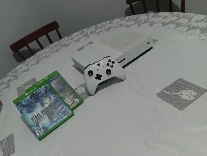 xbox one s 1 tb ( acompanha um controle original caixa e dois jogos)