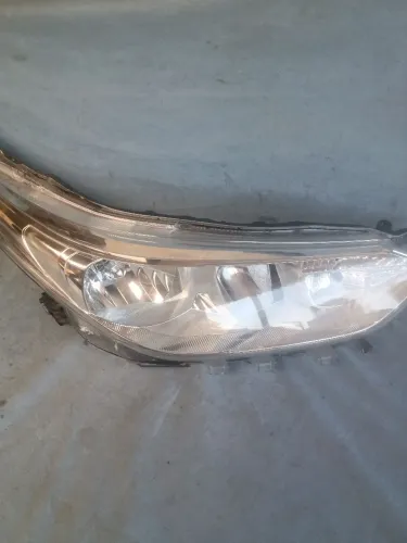 Farol Yaris original Máscara Cromada sem detalhes 2018 a 2022 lado direito 