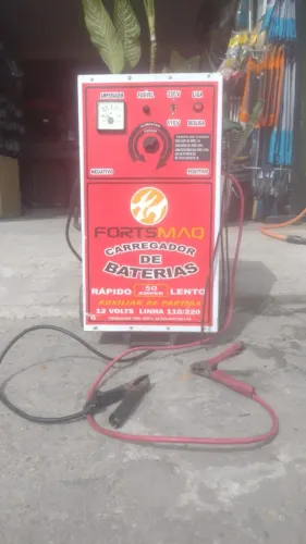 Carregador de baterias com auxiliar de partida - FORTSMAQ