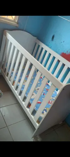 Vende-se berço.