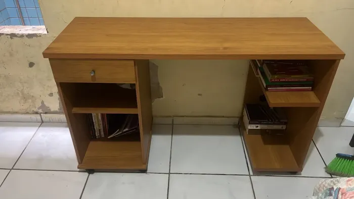 Escrivaninha para estudo - seminova