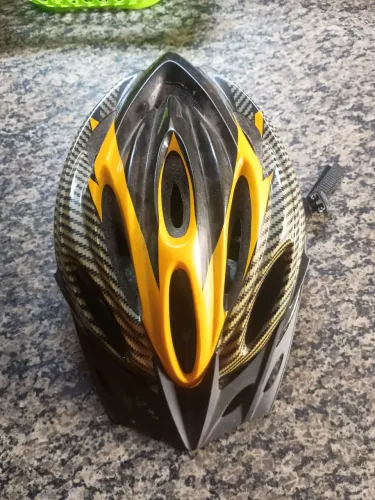 Vende-se 2 Capacete para ciclista