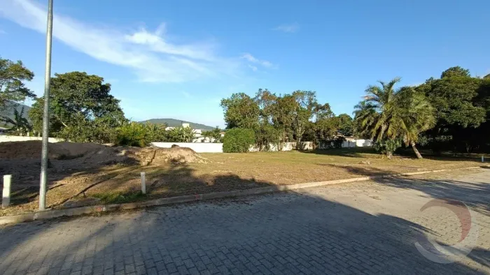 Terreno de 450m² no bairro Ratones