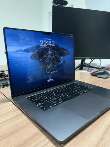 Macbook M3 Pro 16" pol.